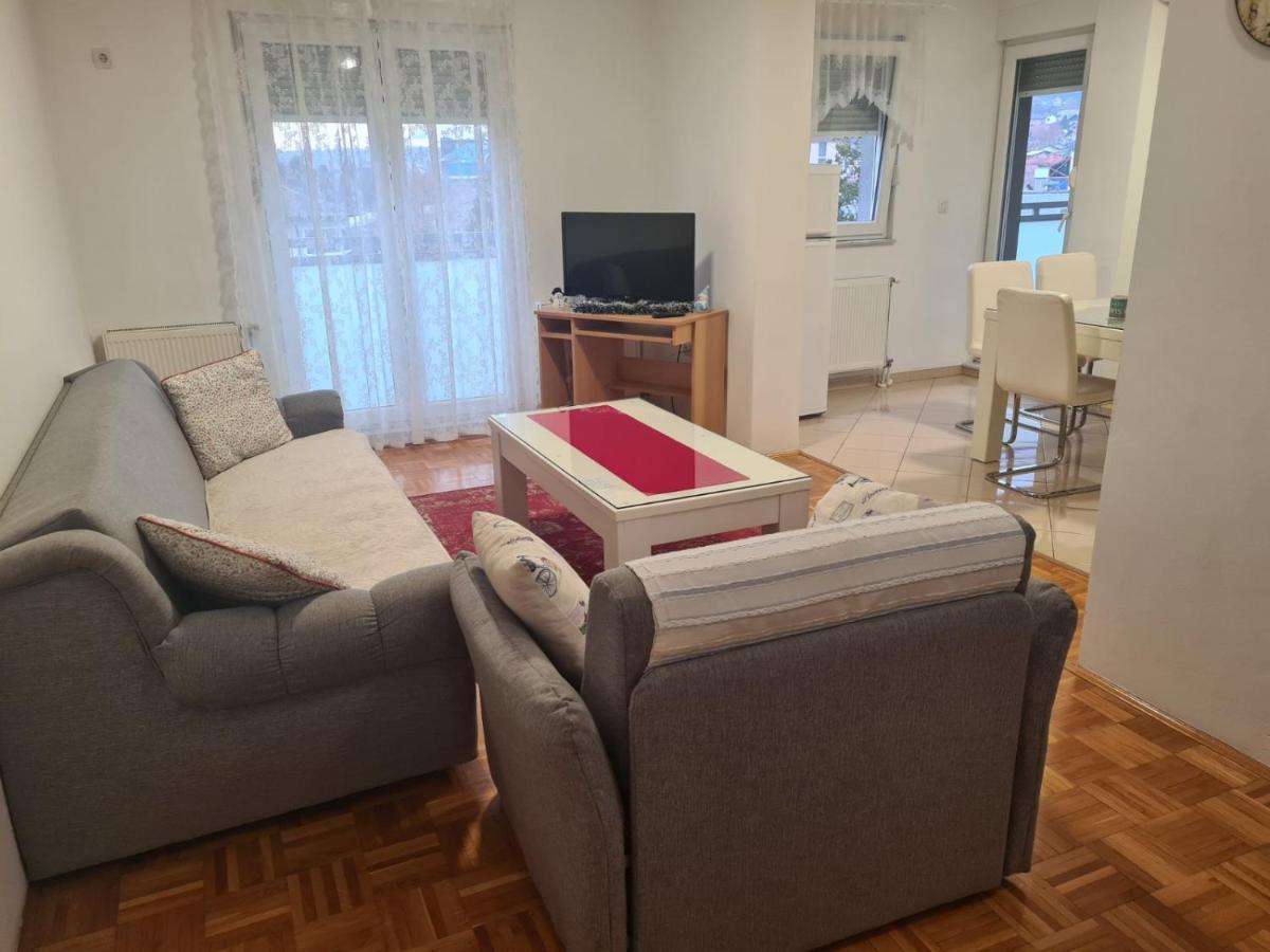 Apartman Bella Appartamento Doboj Esterno foto